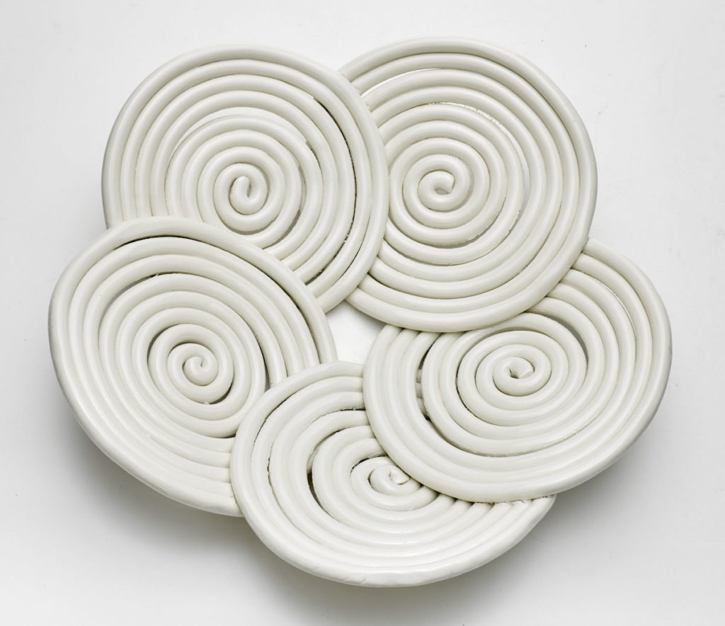 Enzo Mari Dalla "Proposta": Porcellana modello C, cm 30x7. Coll. Museum of Modern Art, New York