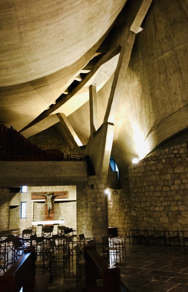 Le strutture portanti dendriformi della Chiesa sull'Autostrada di Giovanni Michelucci