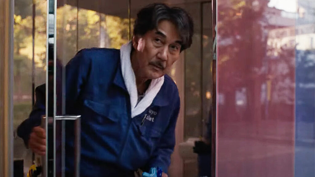 Ultimo film di Wim Wenders, “Perfect days”.

Attraverso gli occhi del protagonista Hirayama (interpretato dal bravissimo Koji Yakusho), che per lavoro si occupa della pulizia dei bagni pubblici a Tokyo
