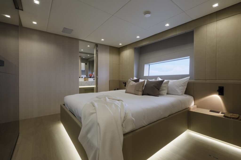 Mangusta GranSport  yacht lusso parquet rovere 