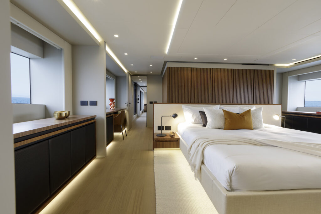Mangusta GranSport  yacht lusso parquet rovere 