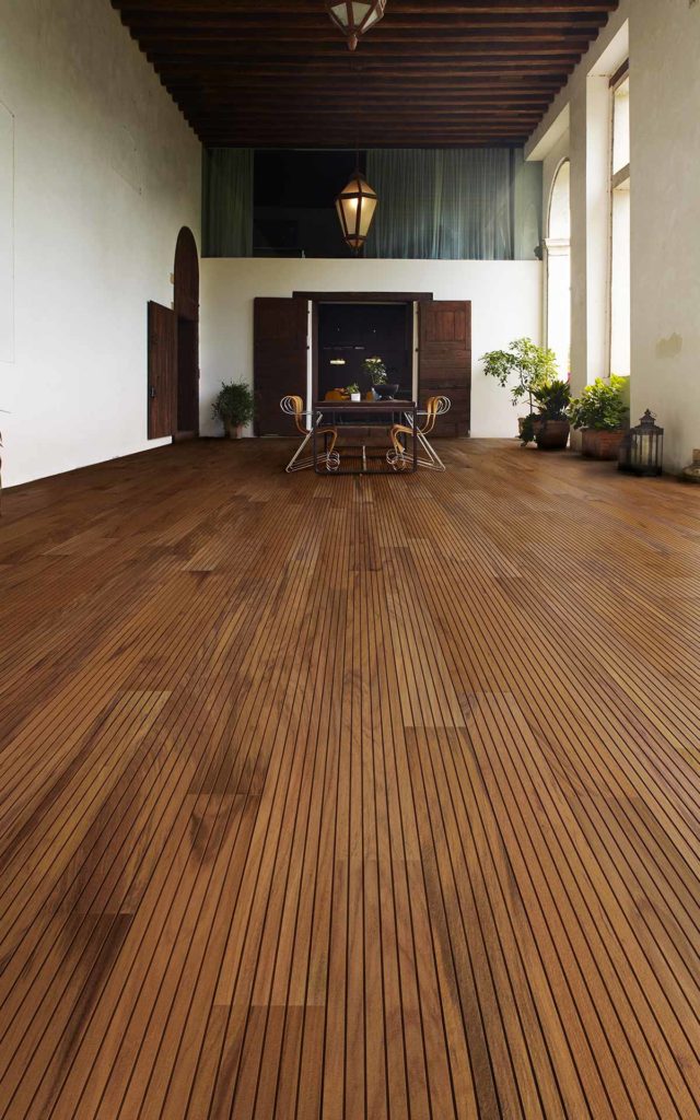 pavimento in legno per esterni tek