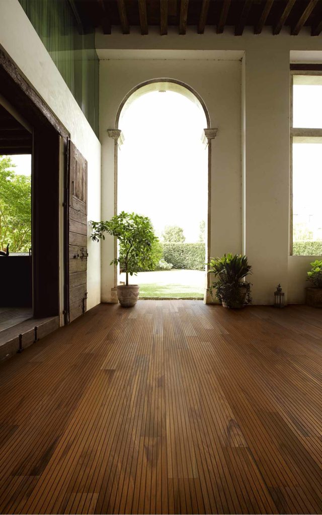 pavimento in legno per esterni tek