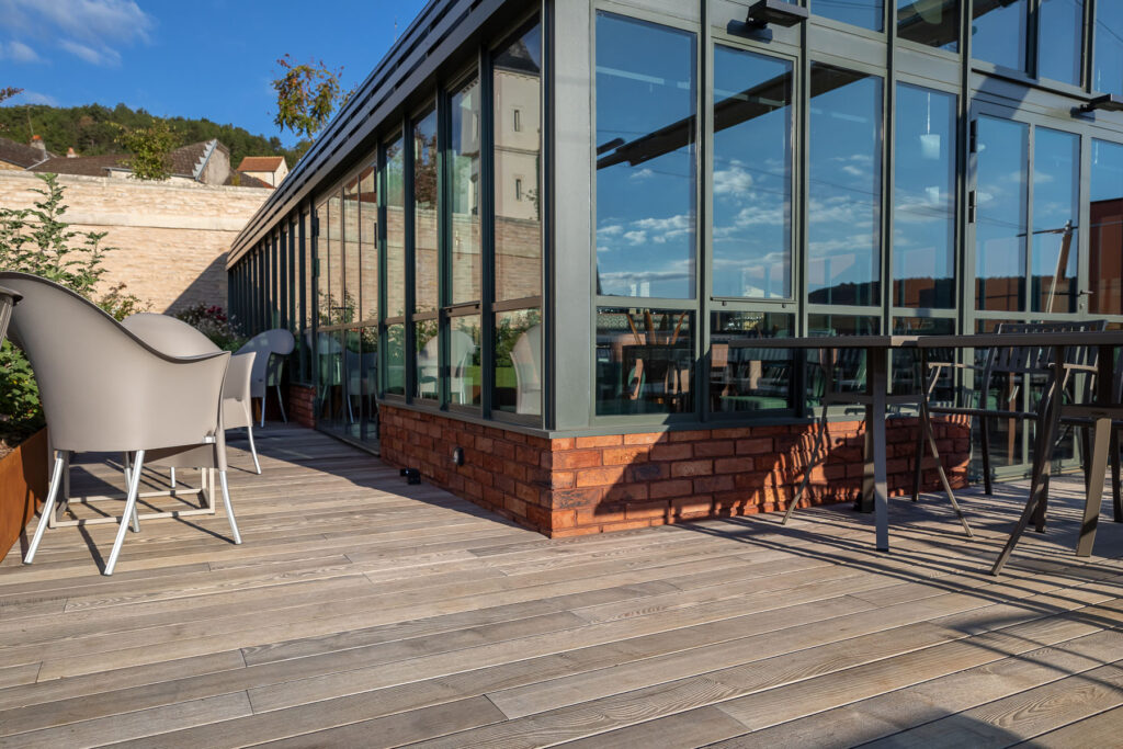 Ristorante Chateau de St. Aubin outdoor parquet decking frassino