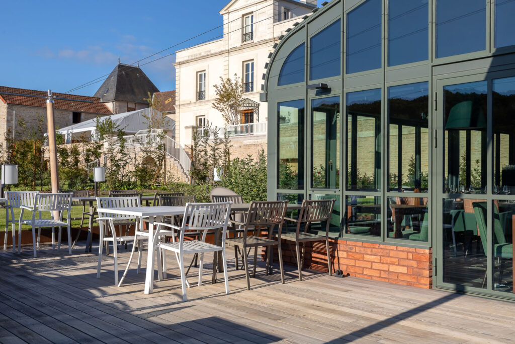 Ristorante Chateau de St. Aubin outdoor parquet decking frassino