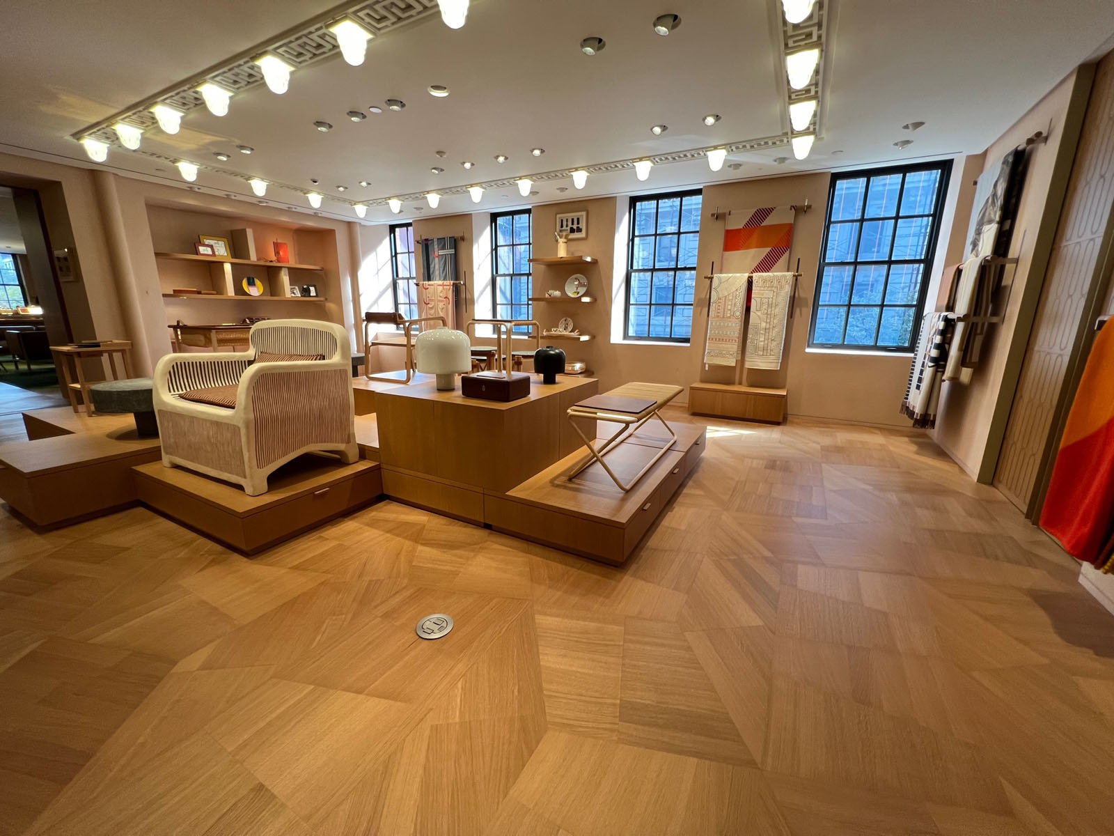 Ein Luxusgeschäft eröffnet in der Medison Avenue in New York