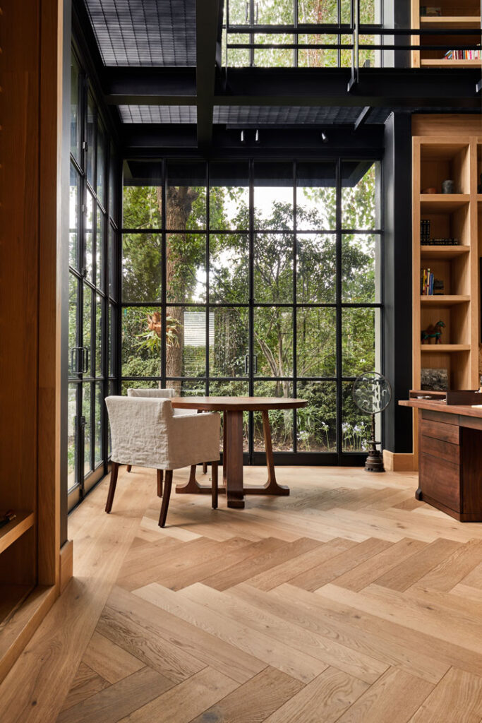 Jaime Arena - parquet rovere spina oak herringbone