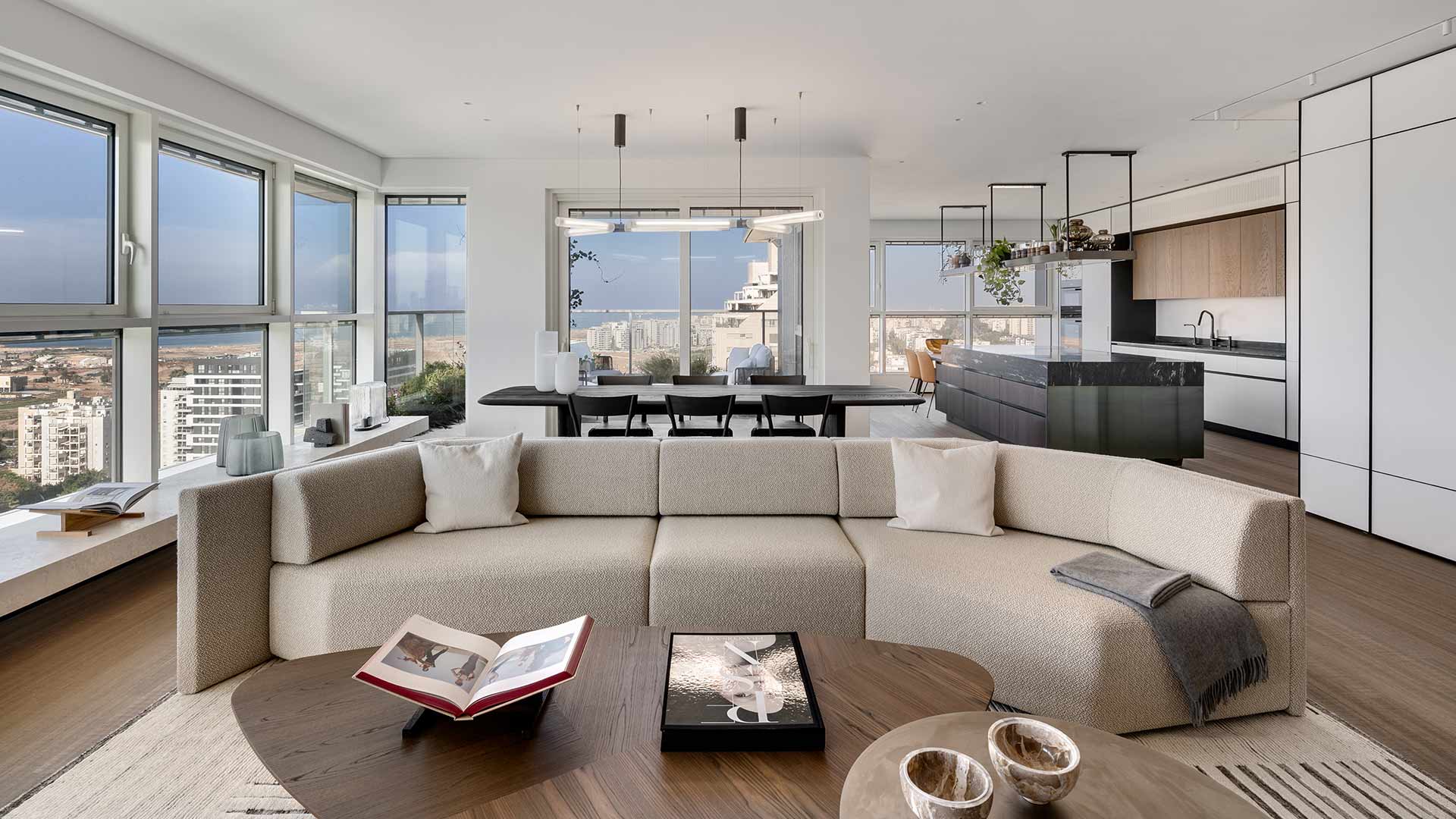 A bright and spacious penthouse in the heart of Tel Aviv