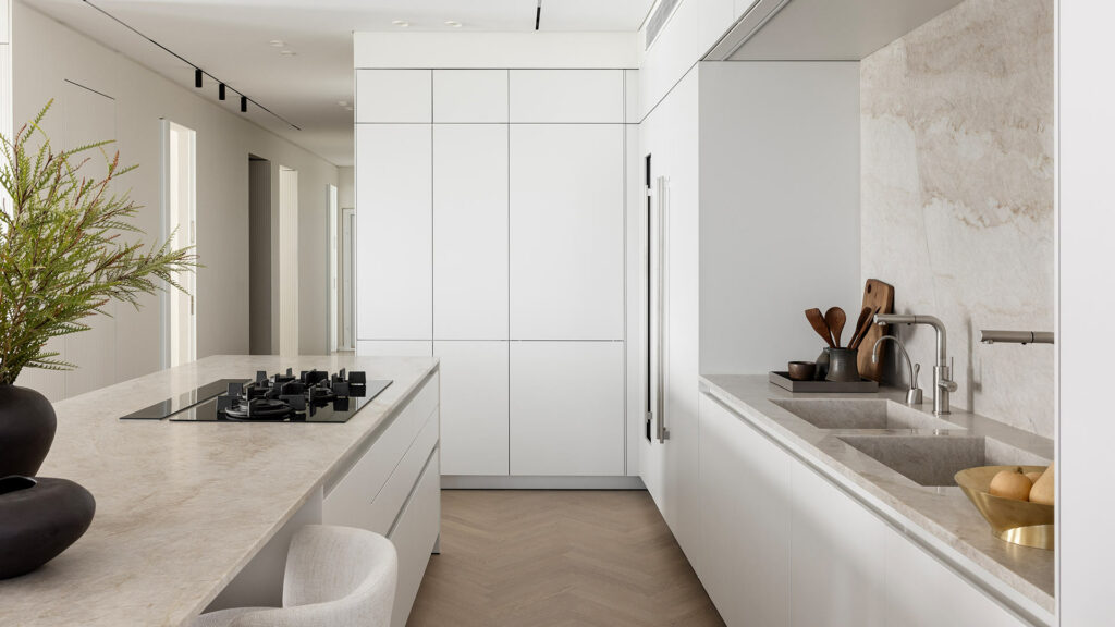 maison avec parquet clair en bois naturel