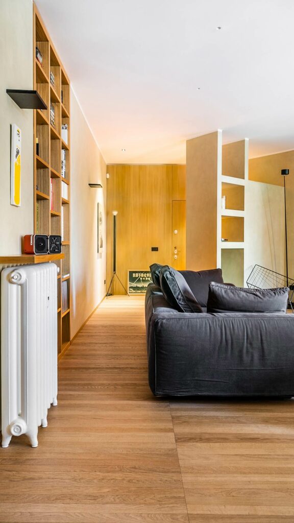 Apartment mit hellem Parkettboden