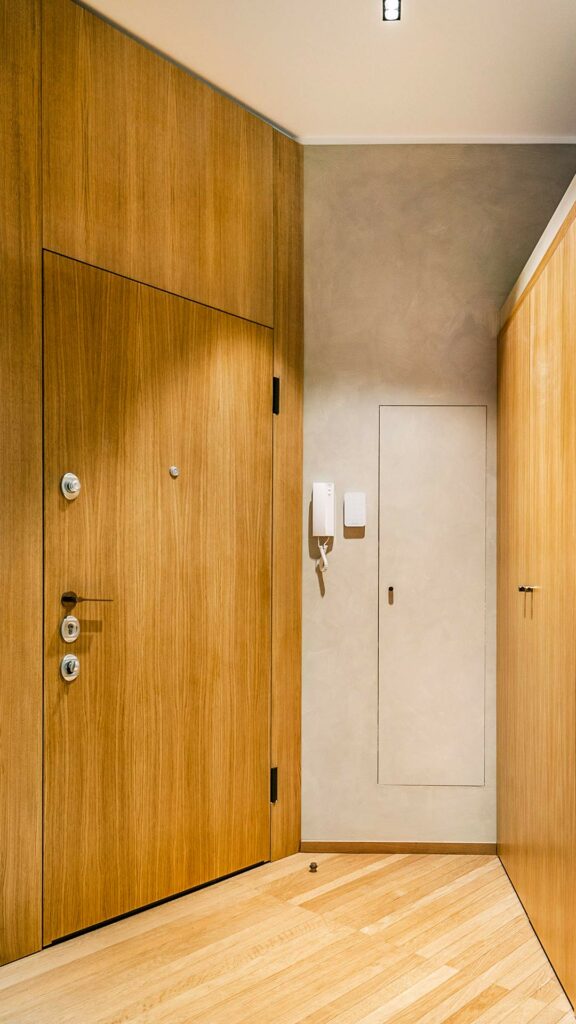Apartment mit hellem Parkettboden
