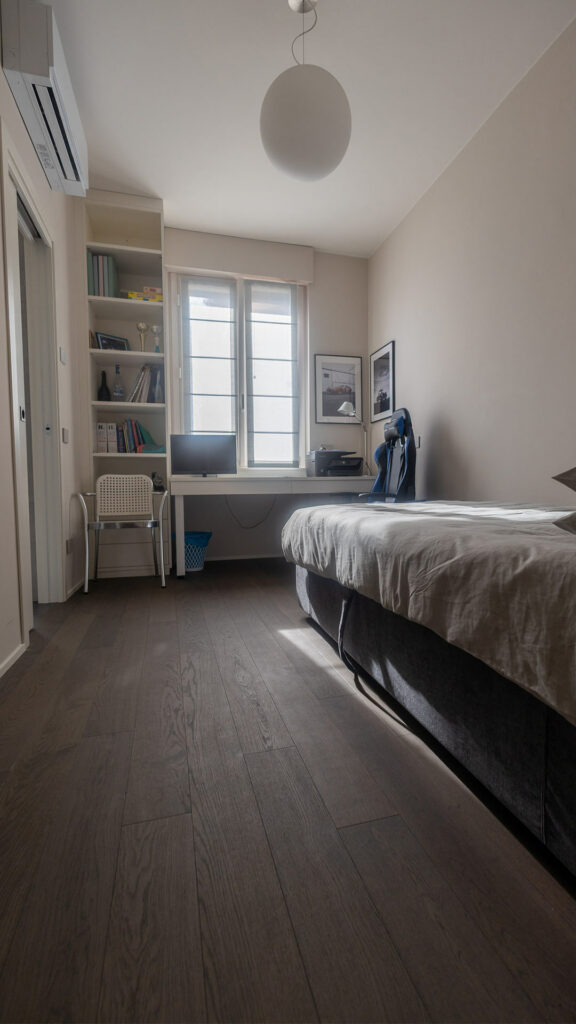 penthouse con parquet naturale scuro