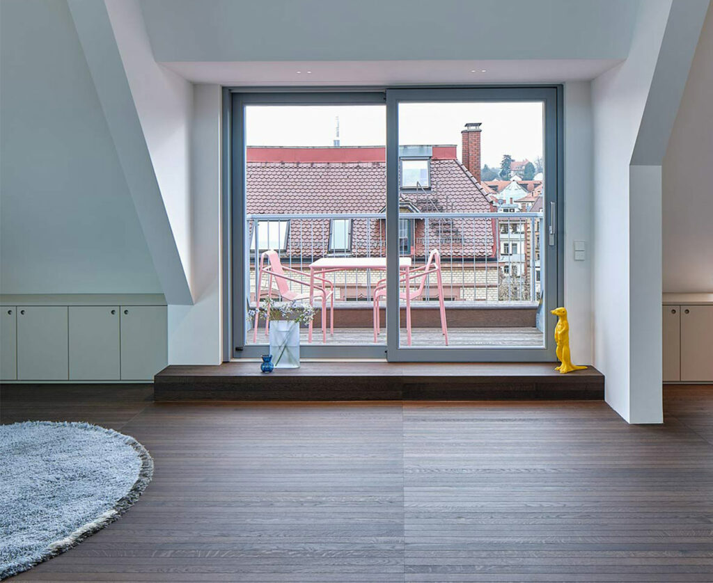 loft a Stoccarda con parquet scuro Classica Rovere Michelangelo